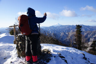 今朝の雲取山頂