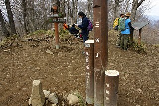 三頭山西峰