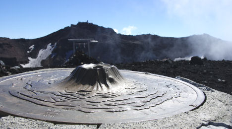 久須志岳の方位盤と剣ケ峰